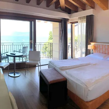 Lido Hotel 3*